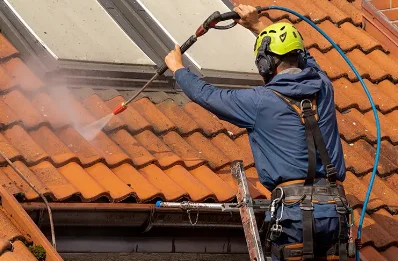 Démoussage et hydrofuge de toiture à Ussat